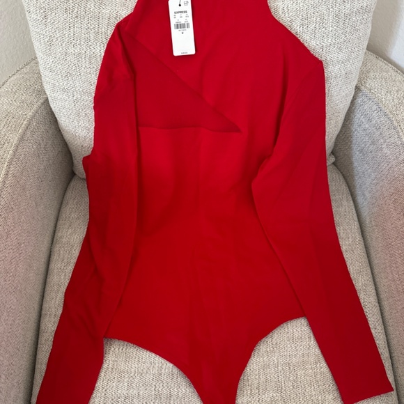 Express Red Top - Picture 2 of 4